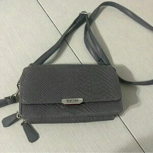 Reaction Kenneth Cole crossbody wristlet